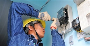 3 lý do nên chọn thang nhôm rút Ameca cho thợ sửa chữa điện dân dụng