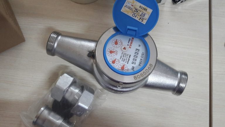 Đồng hồ nước Komax thân inox DN25 nối ren chính hãng